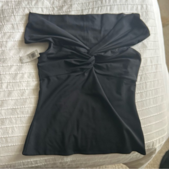 Aritzia twist top - Picture 2 of 2